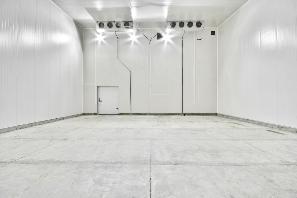 An,empty,industrial,room,refrigerator,with,eight,fans